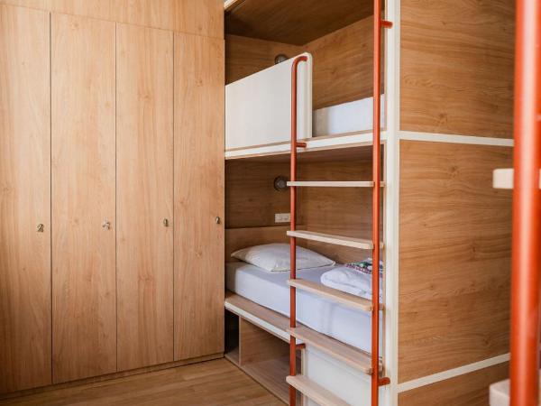 CENTRAL LA ROCHELLE : photo 1 de la chambre dortoir mixte de 8 lits