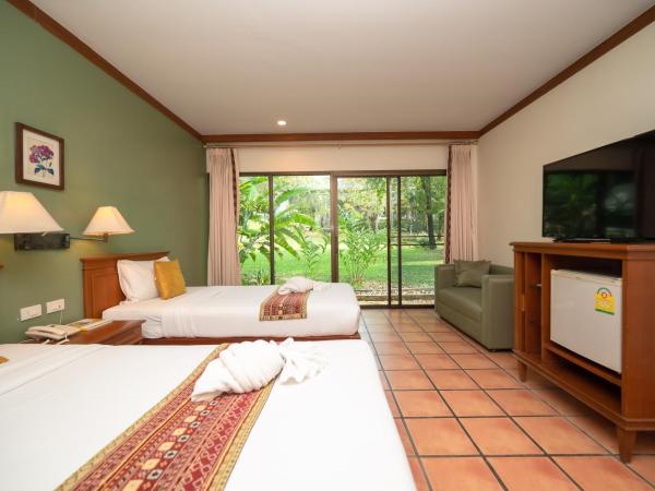 Comsaed River Kwai Resort : photo 2 de la chambre chambre lits jumeaux de luxe - vue sur jardin
