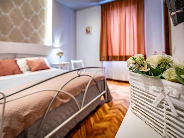 Sabry Home Florence Guest House Affittacamere : photo 3 de la chambre chambre double avec salle de bains privative