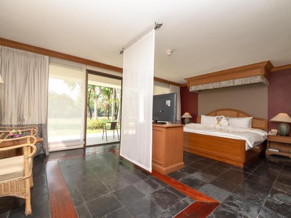 Comsaed River Kwai Resort SHA : photo 2 de la chambre river view suite room