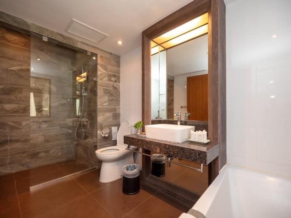 Comsaed River Kwai Resort : photo 3 de la chambre river view deluxe triple room