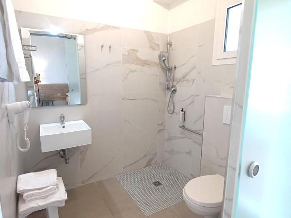 Lido Di Alghero Rooms on the Beach : photo 6 de la chambre chambre triple standard - vue sur mer