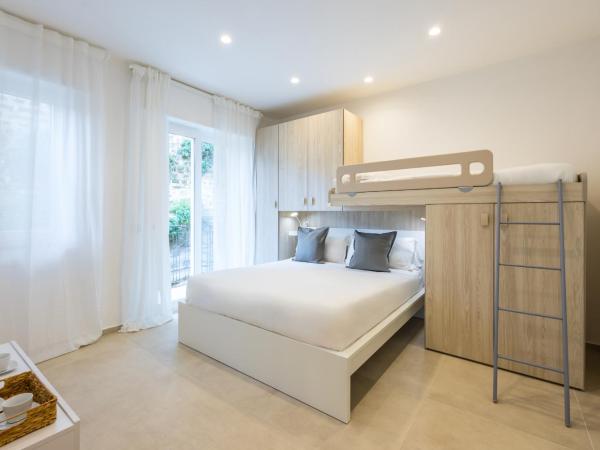 Montesanto View Rooms by Wonderful Italy : photo 7 de la chambre chambre triple avec balcon