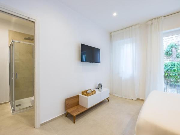 Montesanto View Rooms by Wonderful Italy : photo 8 de la chambre chambre triple avec balcon
