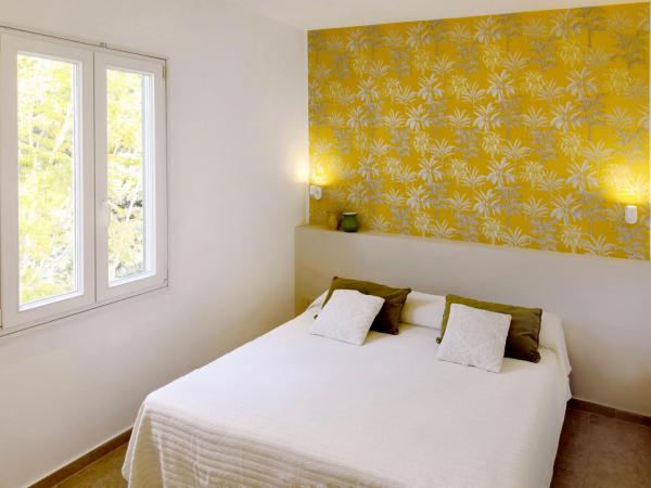 Residence Terra Rossa Taormina : photo 9 de la chambre appartement 2 chambres avec terrasse et vue sur la mer (5 adultes)