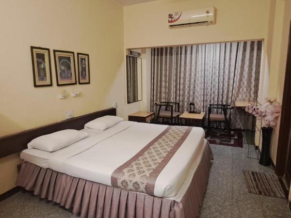 Hotel Swaroop : photo 2 de la chambre chambre deluxe double ou lits jumeaux