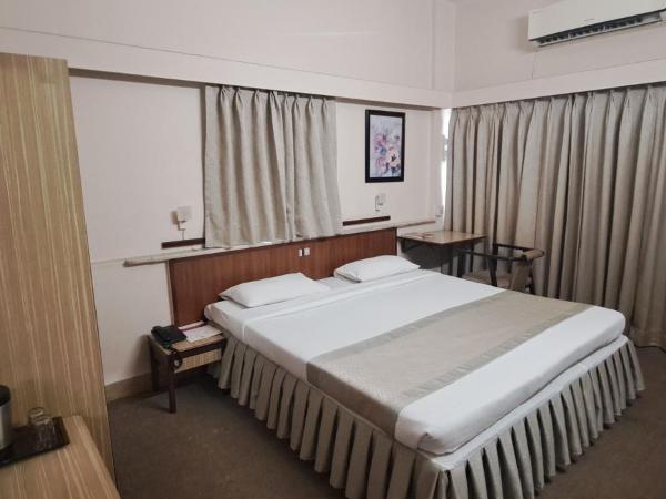 Hotel Swaroop : photo 10 de la chambre chambre deluxe double ou lits jumeaux