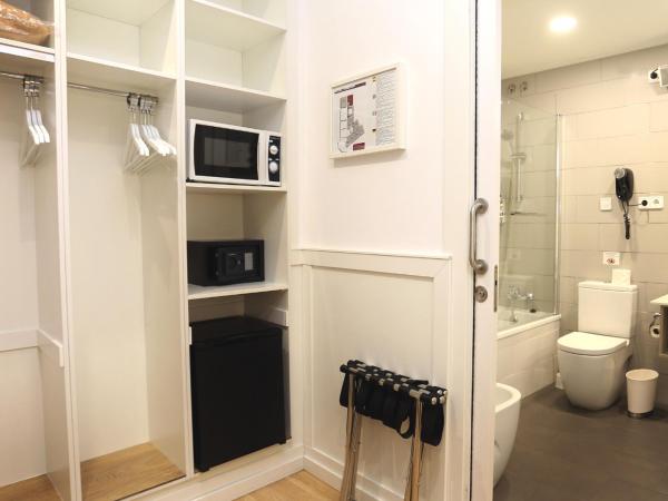 Venecia Plaza Centro : photo 6 de la chambre chambre triple Économique - vue sur patio intérieur