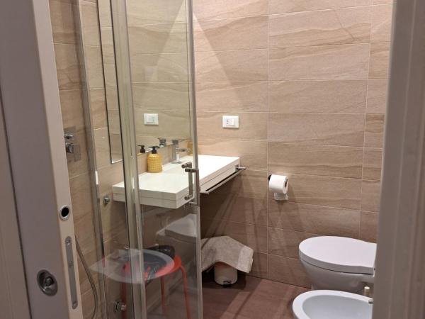 Loca : photo 8 de la chambre chambre double ou lits jumeaux avec salle de bains privative