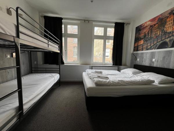 Budget Trianon Hotel : photo 1 de la chambre chambre quadruple classique