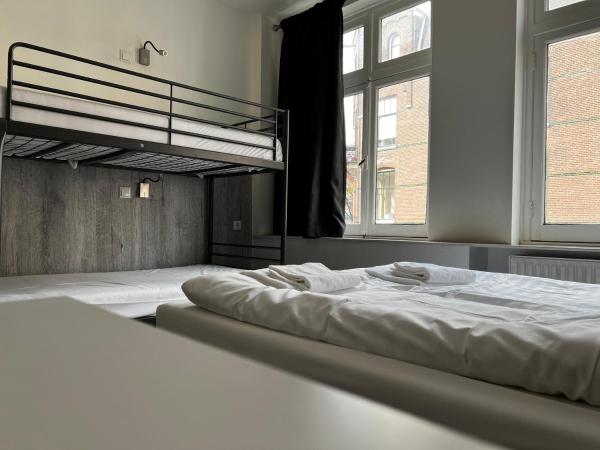 Budget Trianon Hotel : photo 3 de la chambre chambre quadruple classique
