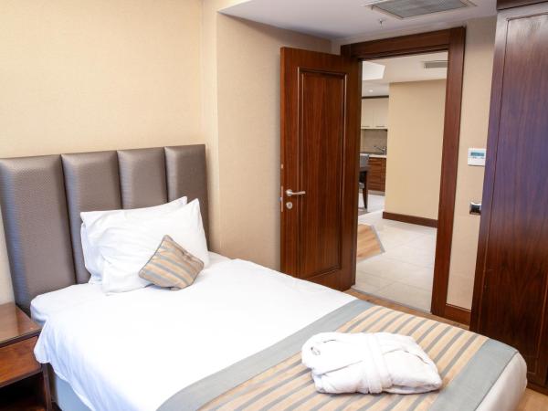 Grand Aras Hotel & Suites : photo 5 de la chambre suite 2 chambres