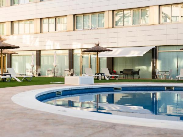 Daniya Alicante : photo 3 de la chambre chambre double ou lits jumeaux supérieure - vue sur piscine