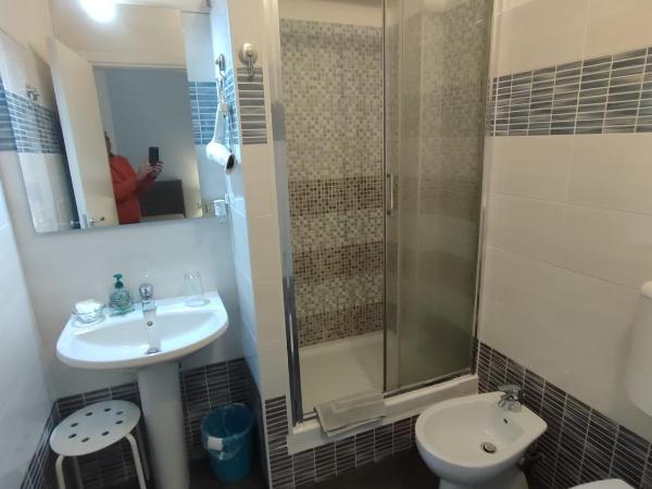 Albergo Locanda Alambra : photo 5 de la chambre chambre double avec lit d'appoint