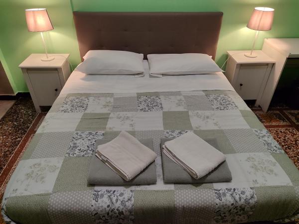 Albergo Locanda Alambra : photo 1 de la chambre chambre double avec salle de bains commune