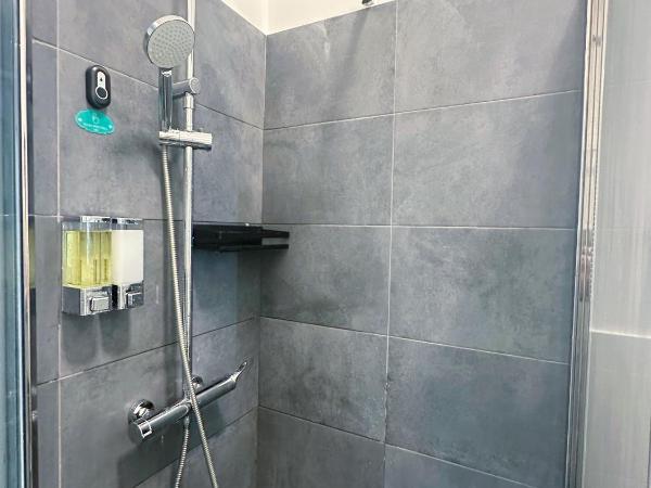 BED & BREAKFAST SAKURA : photo 7 de la chambre chambre double avec salle de bains commune