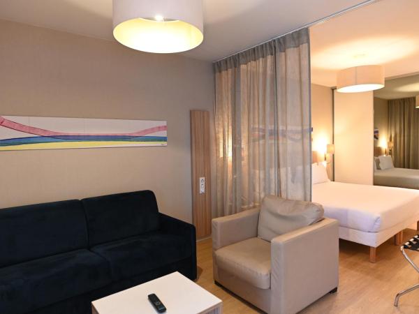 Appart hôtel Q7 Lodge Lyon 7 : photo 6 de la chambre grand studio avec canapé-lit