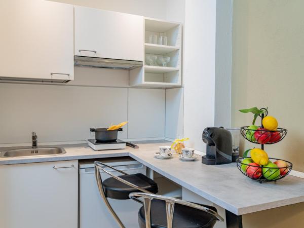 Residenze Asproni Serviced Apartments : photo 4 de la chambre studio avec balcon