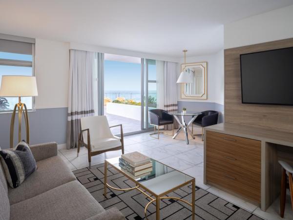 Cadillac Hotel & Beach Club, Autograph Collection : photo 1 de la chambre suite 1 chambre cadillac avec lit king-size et canapé-lit