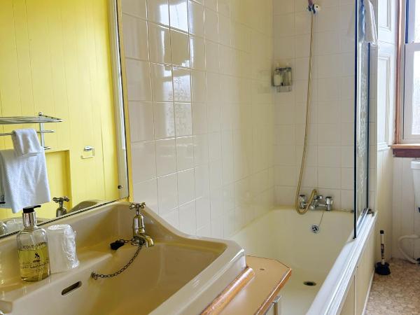 Rosehall Hotel : photo 9 de la chambre chambre simple avec salle de bains extérieure privative