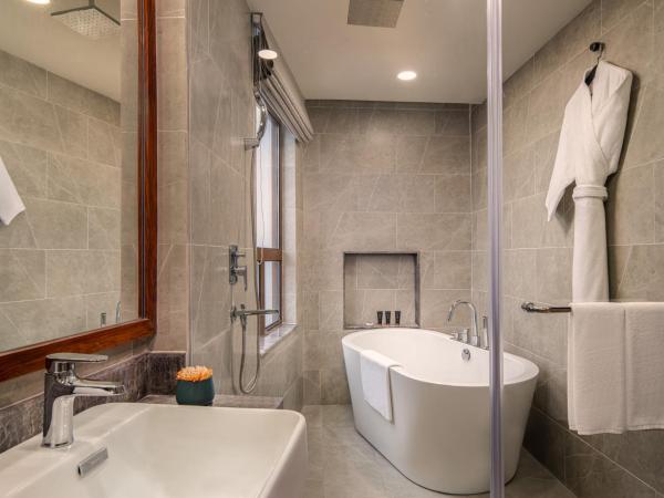 Varnabas Museum Hotel : photo 6 de la chambre festival suite with bathtub