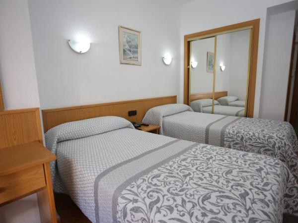 Hotel Cervantes : photo 2 de la chambre chambre double ou lits jumeaux