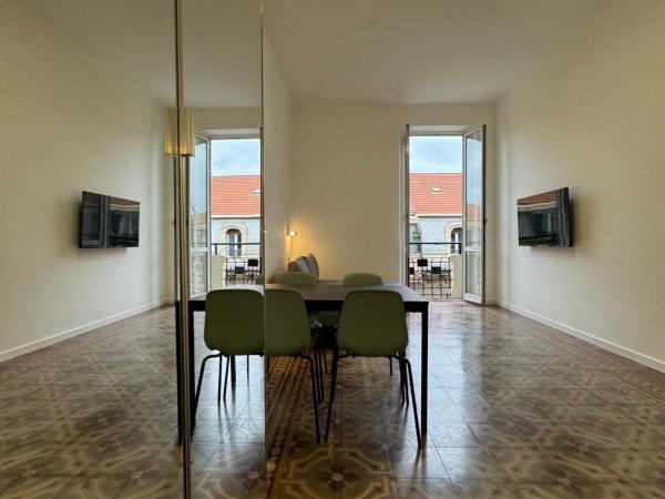 Noliday Savona Center Art Deco Apartment : photo 4 de la chambre chambre triple avec salle de bains privative