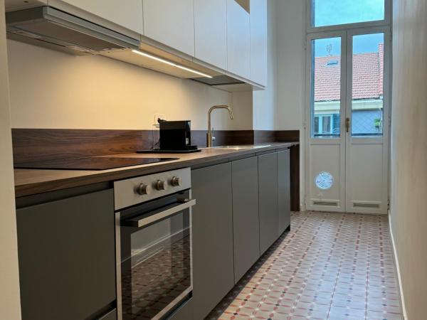 Noliday Savona Center Art Deco Apartment : photo 7 de la chambre chambre triple avec salle de bains privative