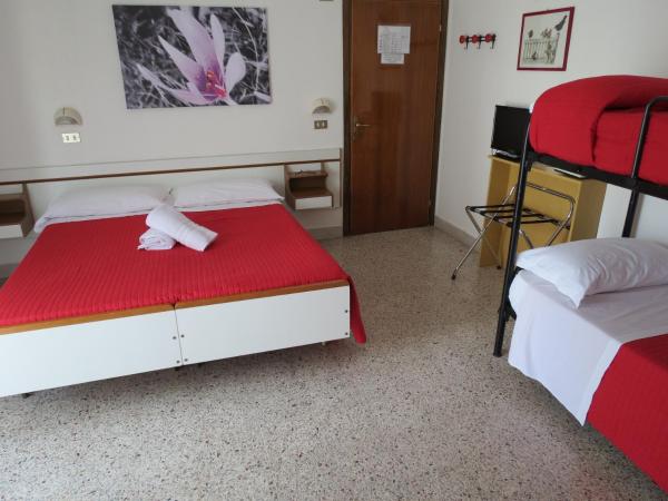 Hotel Gemini : photo 4 de la chambre chambre quadruple - vue sur mer