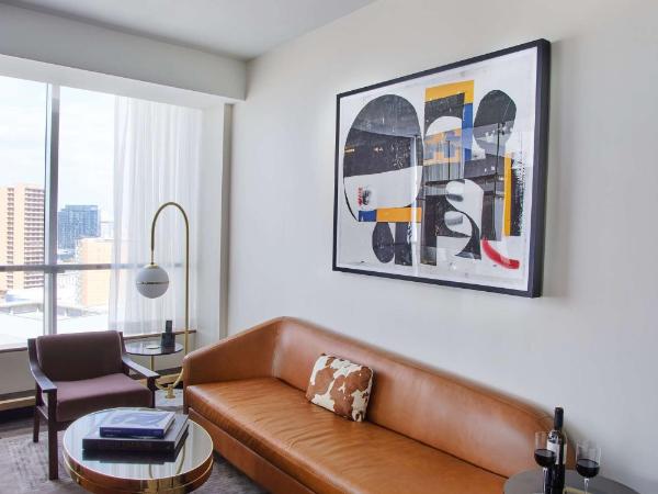 Thompson Dallas, by Hyatt : photo 2 de la chambre suite skyline