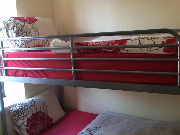 The Apache Hostel : photo 4 de la chambre chambre lits jumeaux avec salle de bains commune