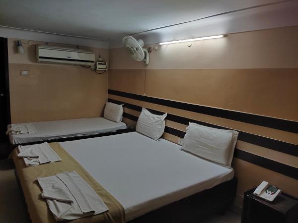 Suprahbat Hotel : photo 3 de la chambre chambre triple deluxe