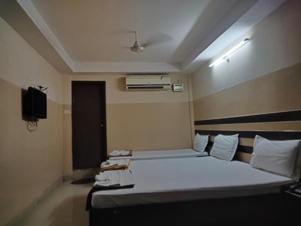 Suprahbat Hotel : photo 4 de la chambre chambre triple deluxe