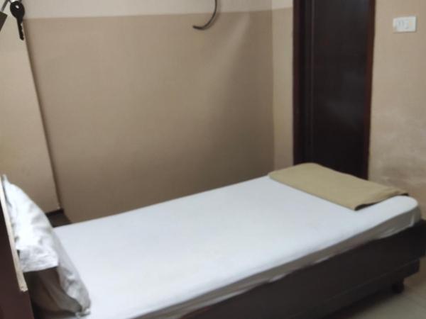 Suprahbat Hotel : photo 1 de la chambre chambre simple Économique