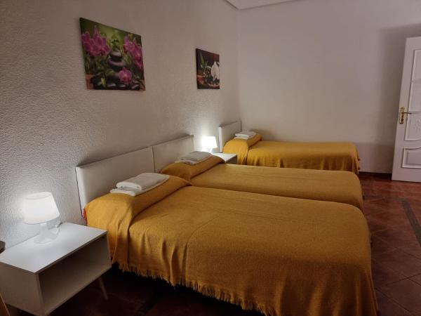 Casa de Huéspedes Cuenca : photo 4 de la chambre chambre triple basique avec salle de bains commune