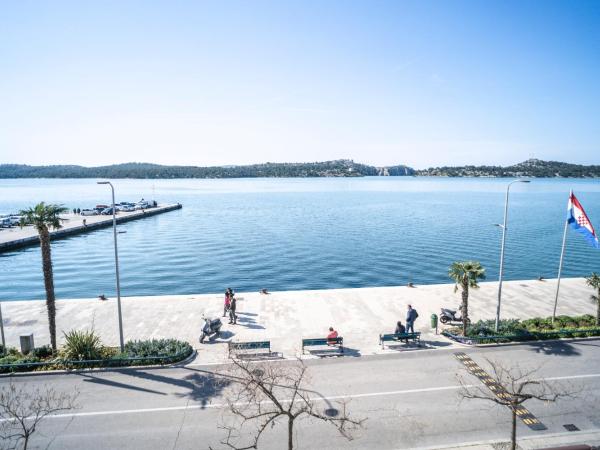 Pension More : photo 3 de la chambre chambre double avec terrasse - vue sur mer