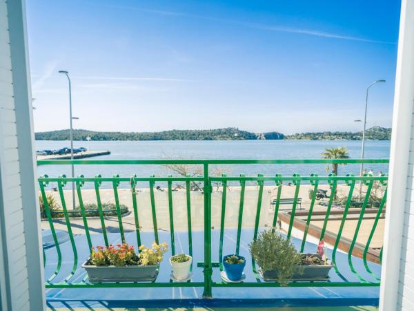 Pension More : photo 2 de la chambre chambre double avec balcon - vue sur mer