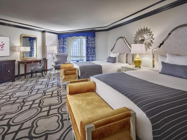 Paris Las Vegas Hotel & Casino : photo 3 de la chambre bordeaux lemans suite 2 queens 