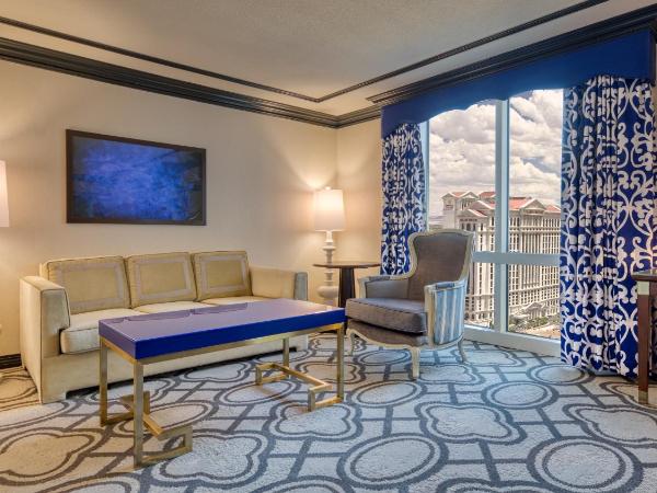 Paris Las Vegas Hotel & Casino : photo 2 de la chambre suite lit king-size bordeaux giverny