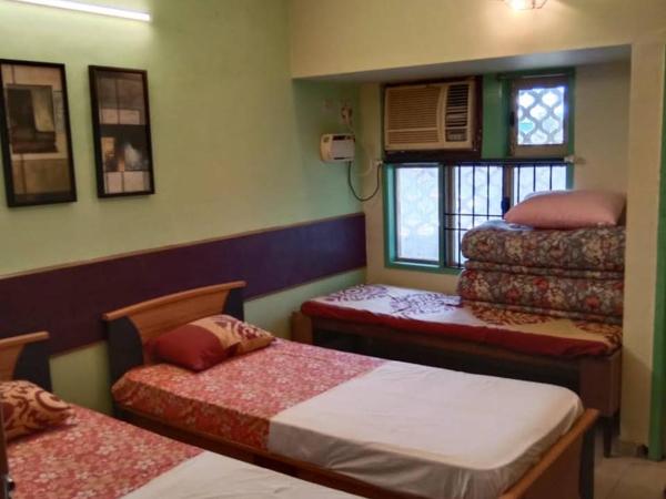 WISHTREE CORPORATE MENS DORMITORY FOR TECHIES AND Trainees : photo 2 de la chambre chambre triple avec salle de bains