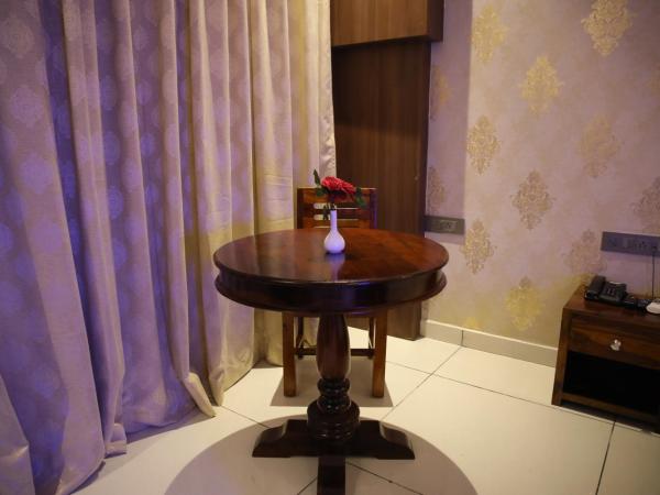 Rajathadri Royal Inn : photo 7 de la chambre chambre double deluxe