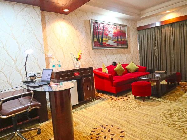 SkyCity Hotel Gurgaon : photo 9 de la chambre royal suite with 15 min head or foot massage ,2hrs conference meeting room , free night club !(subject to availability)