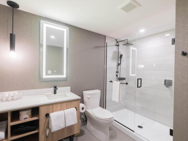 Sandman Signature Dartmouth Hotel & Suites : photo 5 de la chambre chambre standard 1 lit king-size