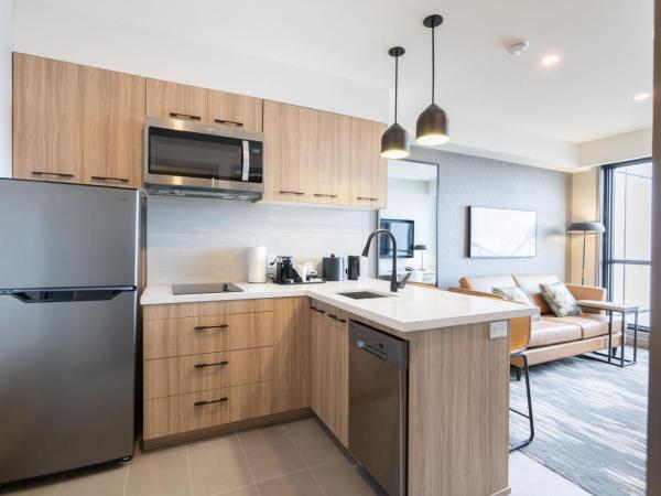 Sandman Signature Dartmouth Hotel & Suites : photo 5 de la chambre suite 1 lit king-size standard avec cuisine