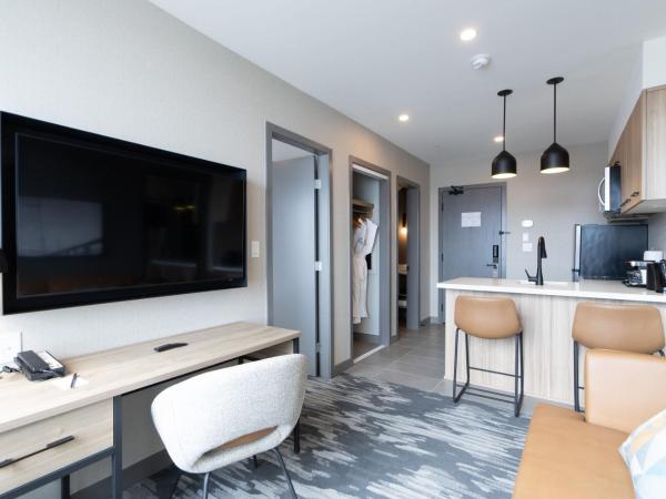 Sandman Signature Dartmouth Hotel & Suites : photo 4 de la chambre suite 1 lit king-size standard avec cuisine