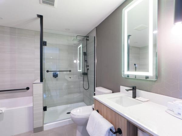 Sandman Signature Dartmouth Hotel & Suites : photo 7 de la chambre suite 1 lit king-size standard avec cuisine