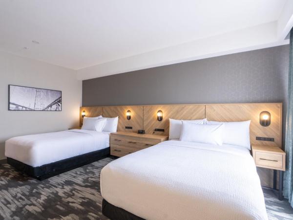 Sandman Signature Dartmouth Hotel & Suites : photo 2 de la chambre accessible room, 2 double beds, roll-in shower