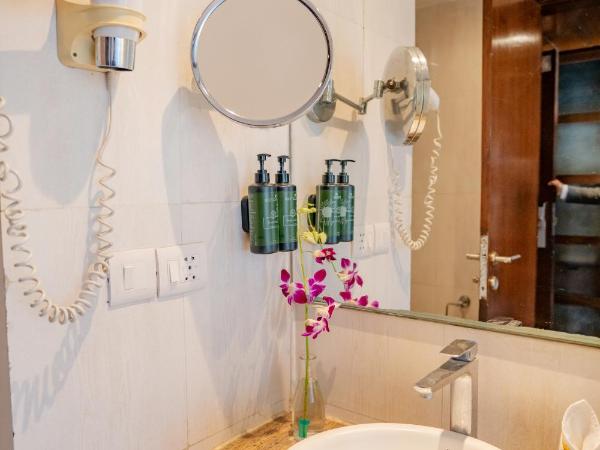 Royal Orchid Central Jaipur, Bani Park : photo 2 de la chambre chambre deluxe double ou lits jumeaux