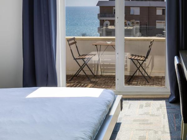 Mene City Hotel : photo 8 de la chambre chambre sur le toit - vue sur mer