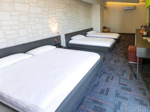Mene City Hotel : photo 1 de la chambre chambre quadruple - vue sur mer